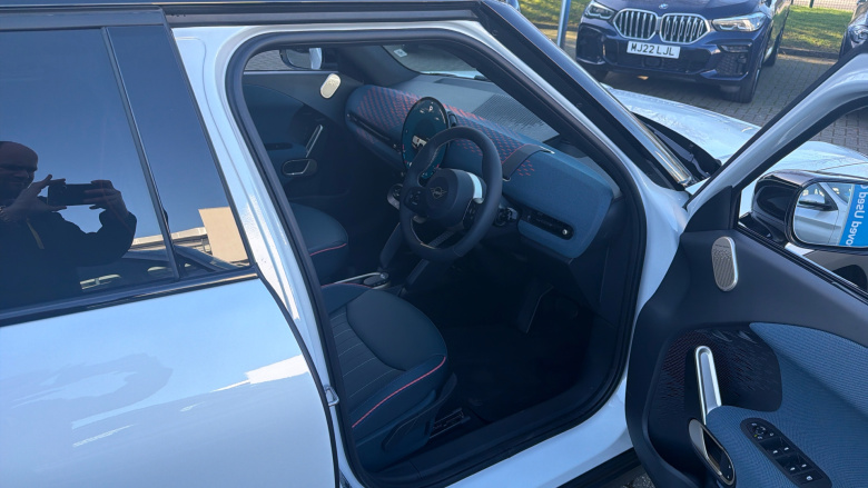 MINI Aceman 160kW SE Classic 54kWh 5dr Auto Electric Hatchback